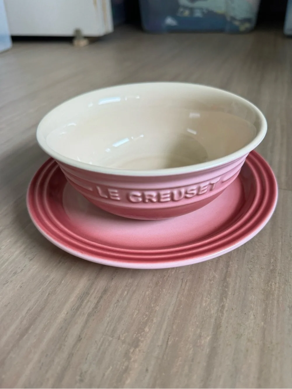 Le Creuset Pink and Cream Stoneware 3 Piece Bowls and Plate Set